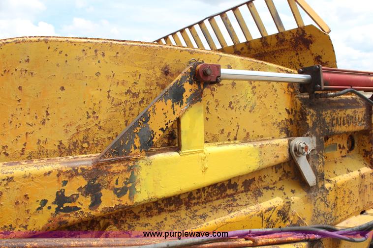 image for item H2537 Caterpillar 70 hydraulic scraper