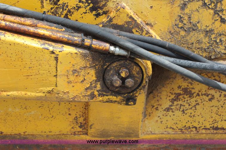 image for item H2537 Caterpillar 70 hydraulic scraper