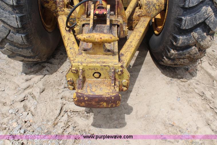 image for item H2537 Caterpillar 70 hydraulic scraper