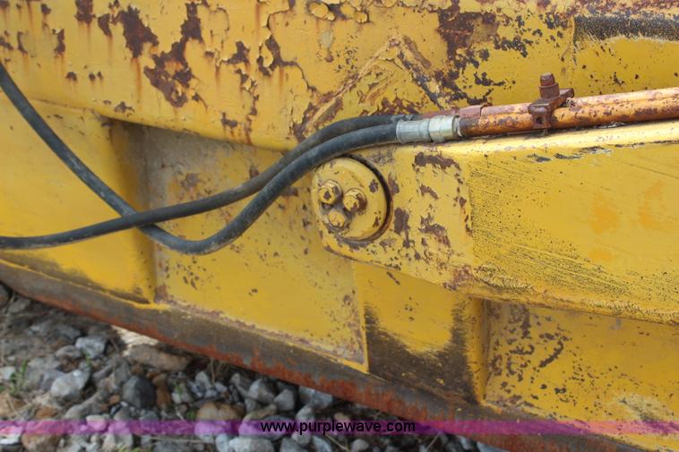 image for item H2537 Caterpillar 70 hydraulic scraper