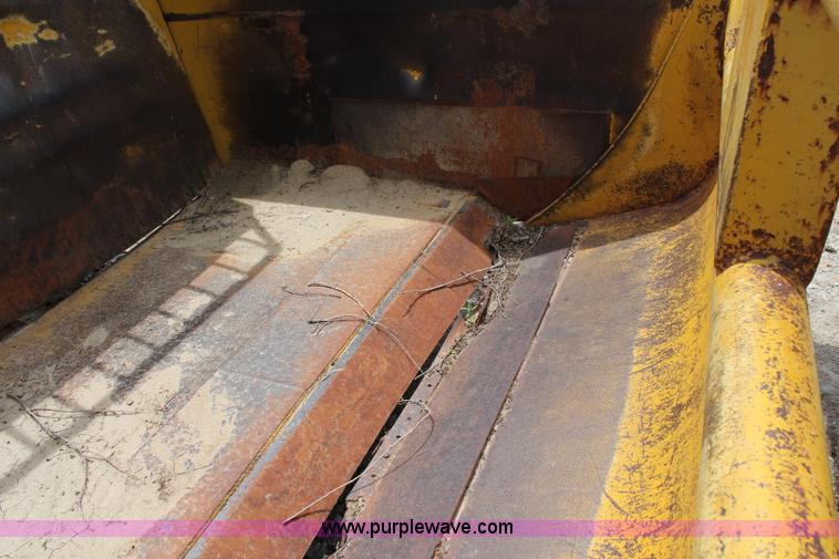 image for item H2537 Caterpillar 70 hydraulic scraper