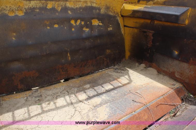 image for item H2537 Caterpillar 70 hydraulic scraper