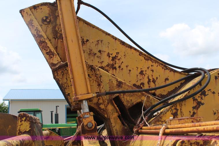 image for item H2537 Caterpillar 70 hydraulic scraper