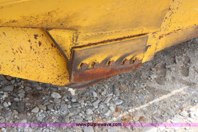 image for item H2537 Caterpillar 70 hydraulic scraper