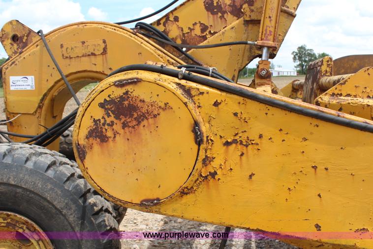 image for item H2537 Caterpillar 70 hydraulic scraper