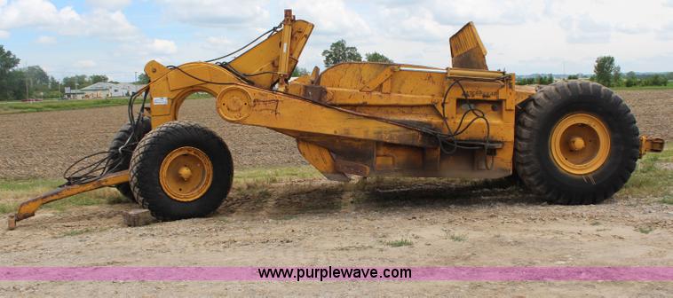 image for item H2538 Caterpillar 70 hydraulic scraper