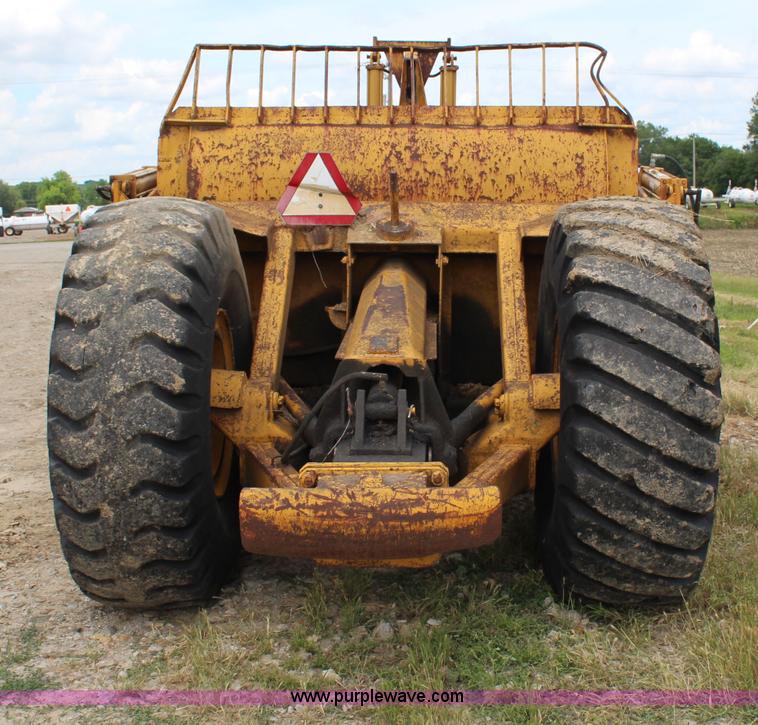 image for item H2538 Caterpillar 70 hydraulic scraper