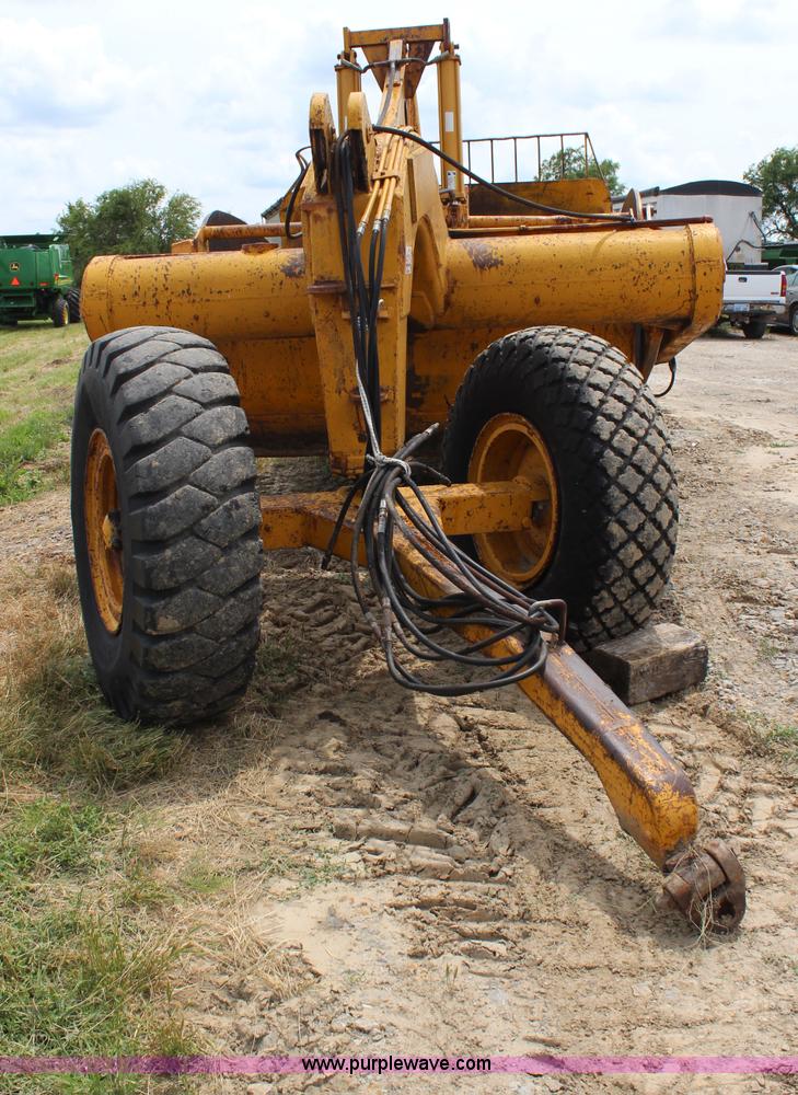 image for item H2538 Caterpillar 70 hydraulic scraper