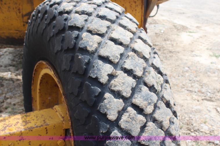 image for item H2538 Caterpillar 70 hydraulic scraper