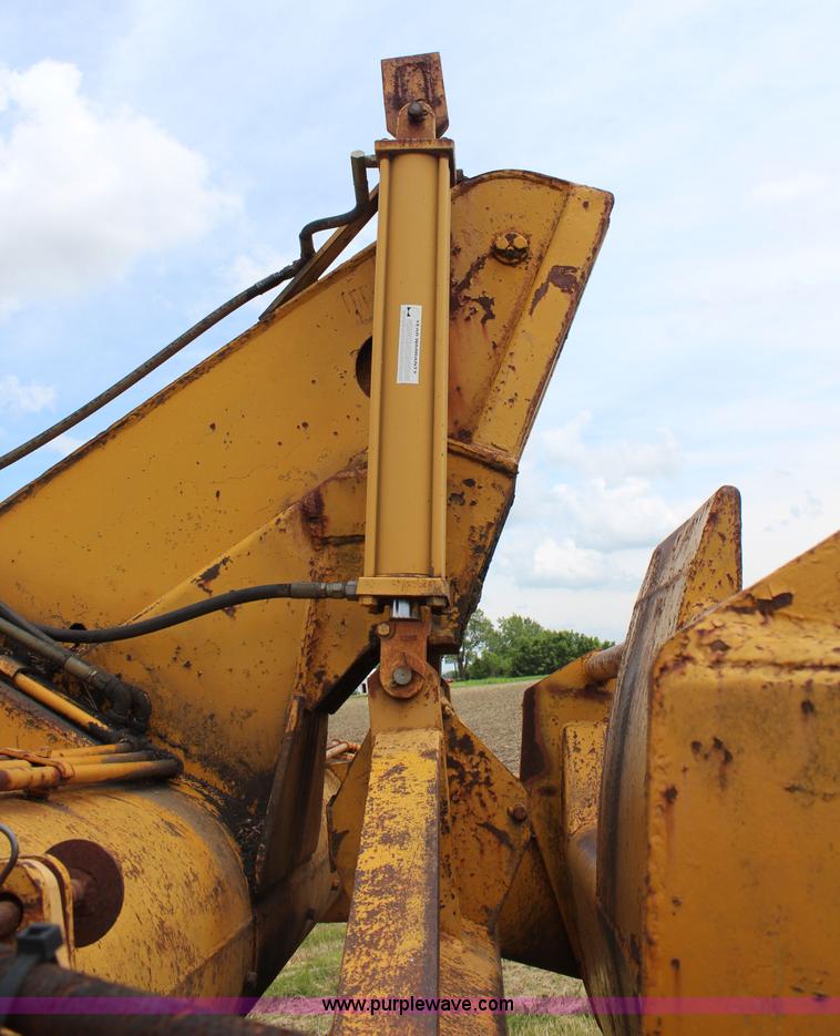 image for item H2538 Caterpillar 70 hydraulic scraper