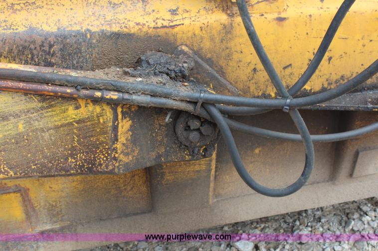 image for item H2538 Caterpillar 70 hydraulic scraper
