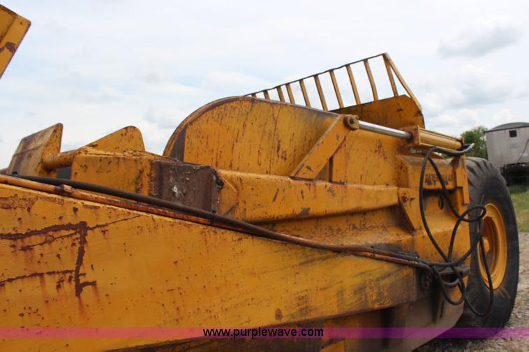 image for item H2538 Caterpillar 70 hydraulic scraper