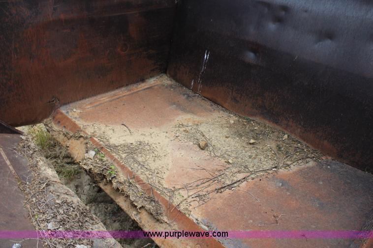 image for item H2538 Caterpillar 70 hydraulic scraper