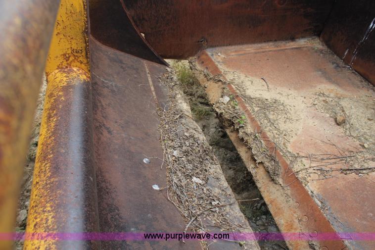 image for item H2538 Caterpillar 70 hydraulic scraper