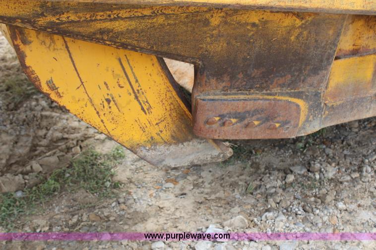 image for item H2538 Caterpillar 70 hydraulic scraper