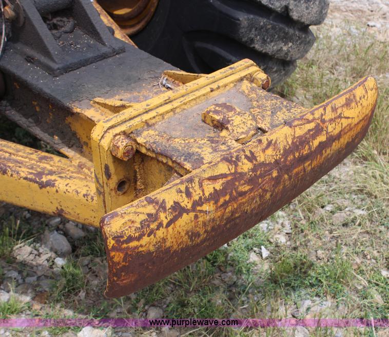 image for item H2538 Caterpillar 70 hydraulic scraper