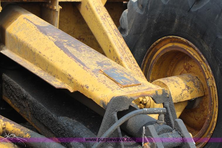 image for item H2538 Caterpillar 70 hydraulic scraper