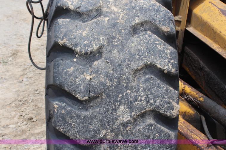 image for item H2538 Caterpillar 70 hydraulic scraper