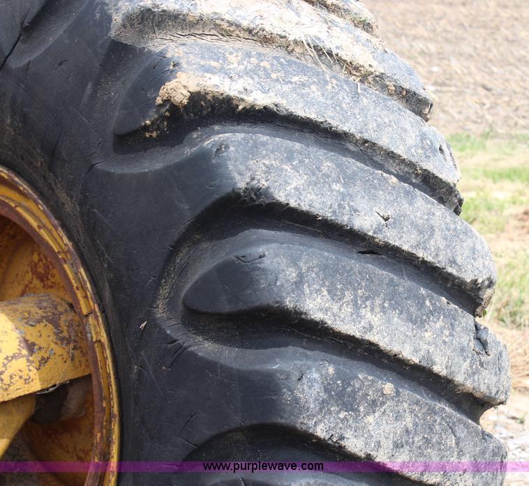 image for item H2538 Caterpillar 70 hydraulic scraper