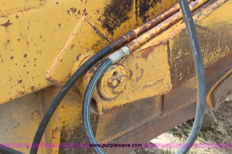 image for item H2538 Caterpillar 70 hydraulic scraper