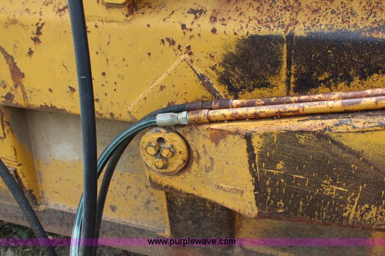 image for item H2538 Caterpillar 70 hydraulic scraper