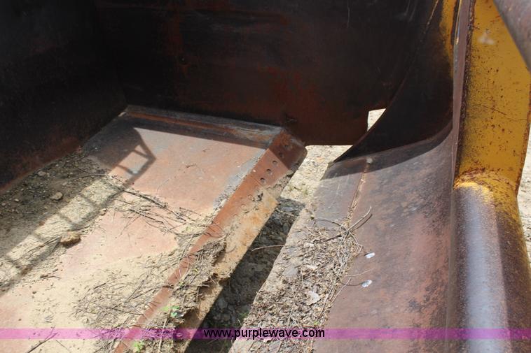 image for item H2538 Caterpillar 70 hydraulic scraper