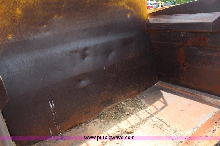 image for item H2538 Caterpillar 70 hydraulic scraper