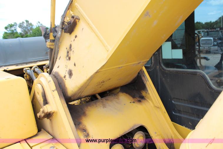 image for item H2576 1999 Komatsu PC400LC-6LK excavator