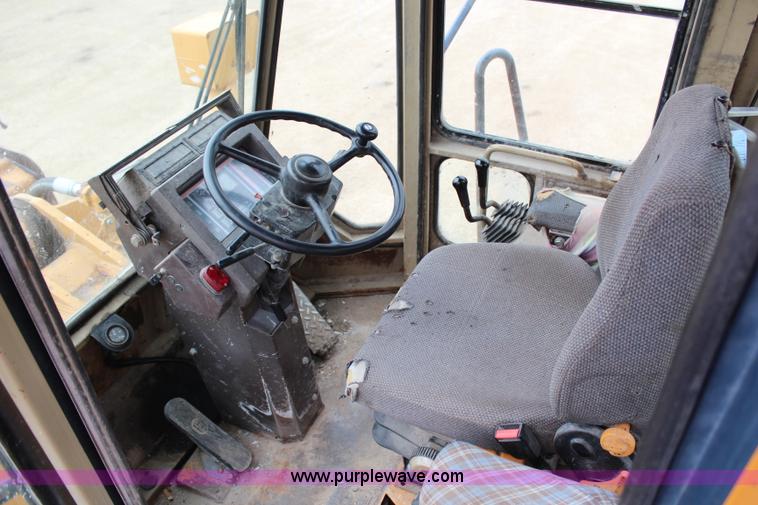 image for item H2714 1989 Komatsu WA450-1L wheel loader