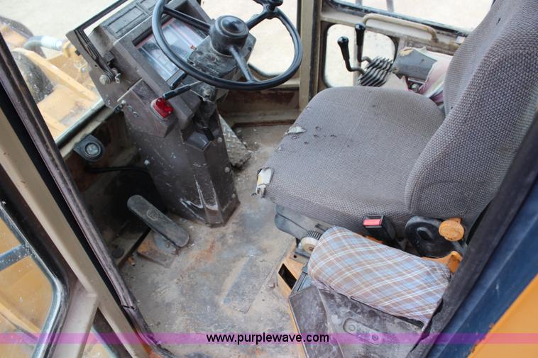 image for item H2714 1989 Komatsu WA450-1L wheel loader