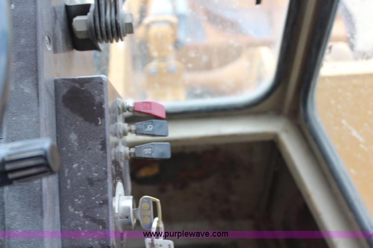 image for item H2714 1989 Komatsu WA450-1L wheel loader