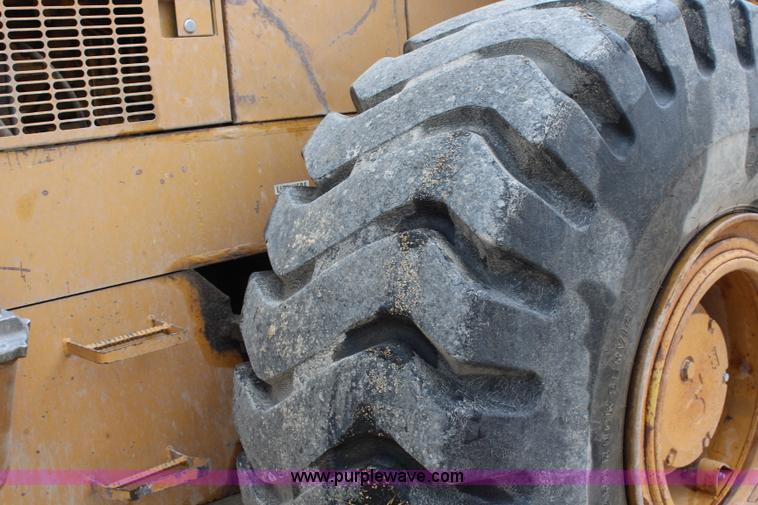 image for item H2714 1989 Komatsu WA450-1L wheel loader