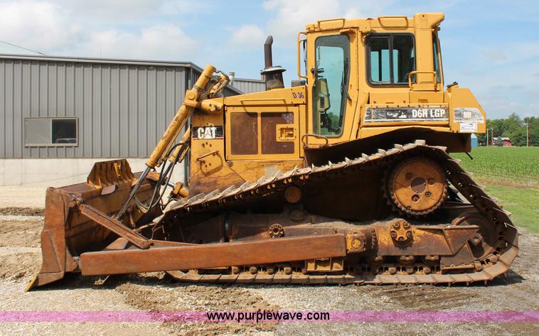 image for item H2724 1994 Caterpillar D6H LGP Series II dozer