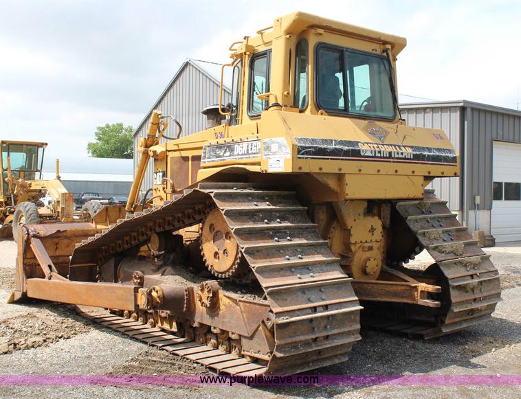 image for item H2724 1994 Caterpillar D6H LGP Series II dozer