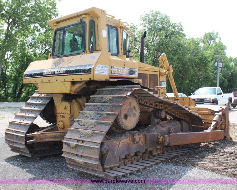 image for item H2724 1994 Caterpillar D6H LGP Series II dozer