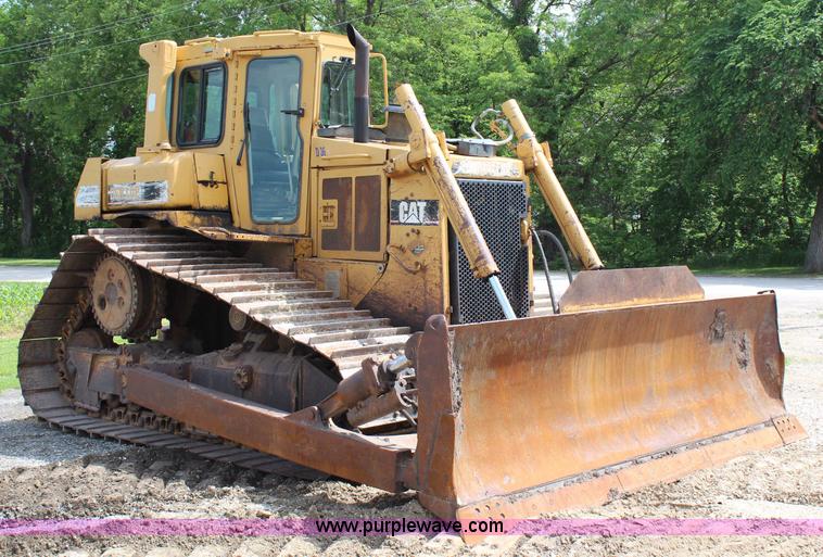 image for item H2724 1994 Caterpillar D6H LGP Series II dozer