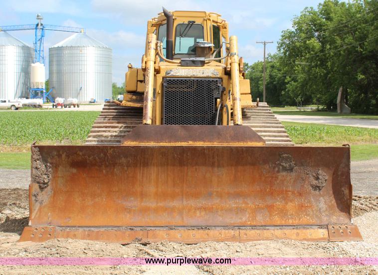image for item H2724 1994 Caterpillar D6H LGP Series II dozer