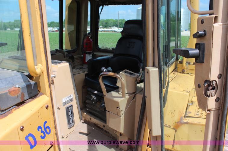 image for item H2724 1994 Caterpillar D6H LGP Series II dozer