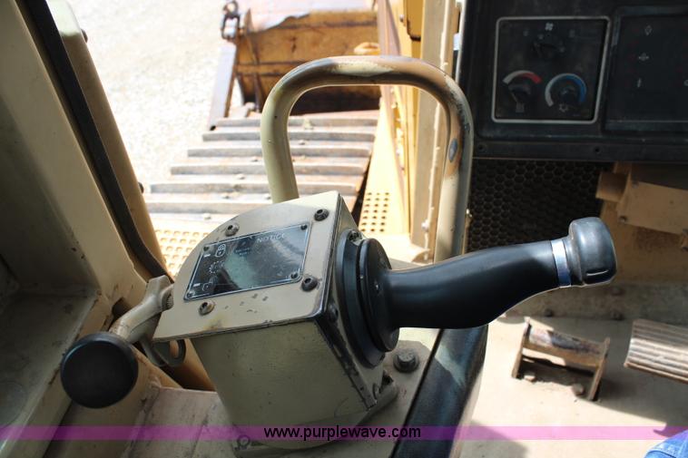 image for item H2724 1994 Caterpillar D6H LGP Series II dozer