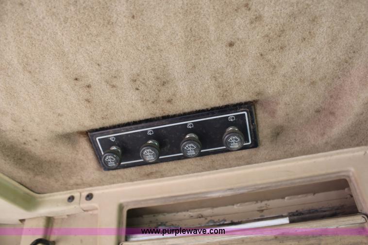 image for item H2724 1994 Caterpillar D6H LGP Series II dozer