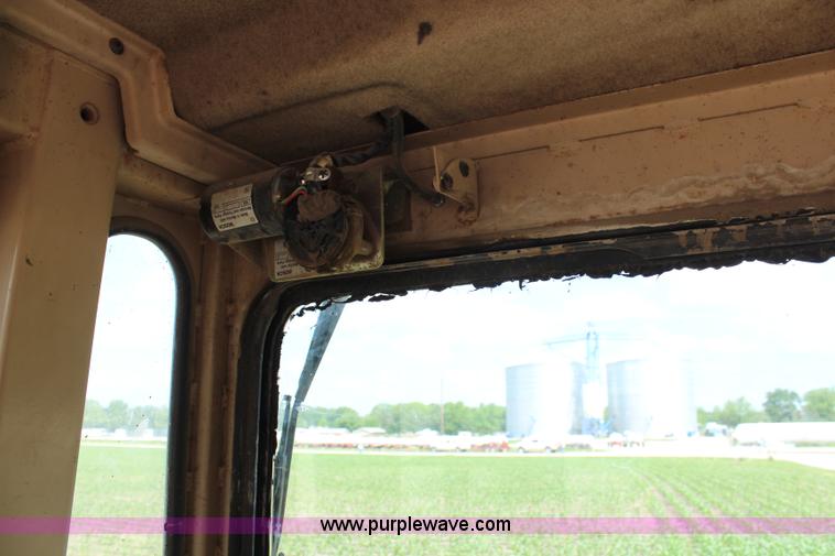 image for item H2724 1994 Caterpillar D6H LGP Series II dozer