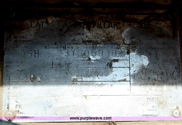 image for item H2724 1994 Caterpillar D6H LGP Series II dozer