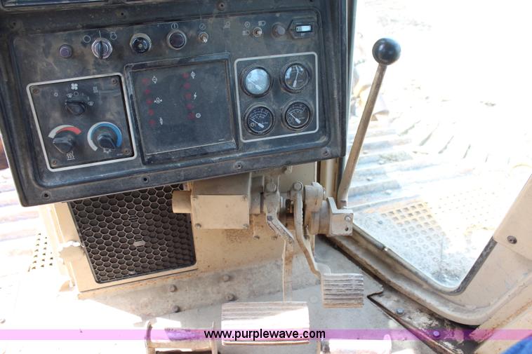 image for item H2724 1994 Caterpillar D6H LGP Series II dozer