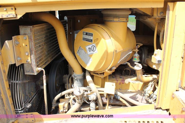 image for item H2724 1994 Caterpillar D6H LGP Series II dozer