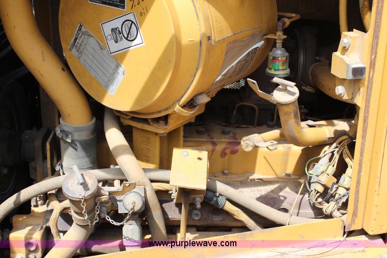 image for item H2724 1994 Caterpillar D6H LGP Series II dozer