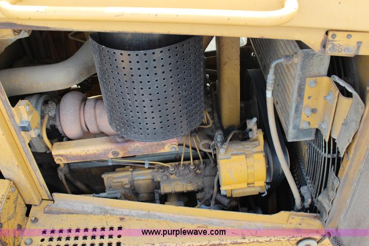 image for item H2724 1994 Caterpillar D6H LGP Series II dozer