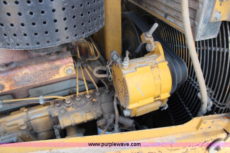 image for item H2724 1994 Caterpillar D6H LGP Series II dozer