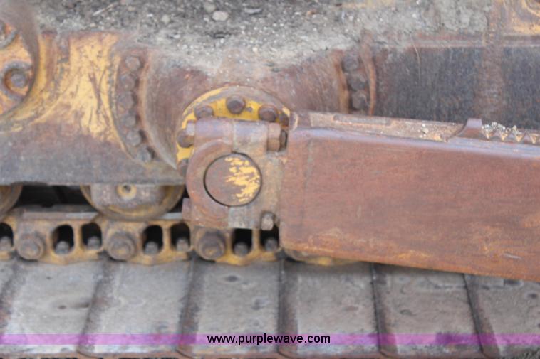 image for item H2724 1994 Caterpillar D6H LGP Series II dozer