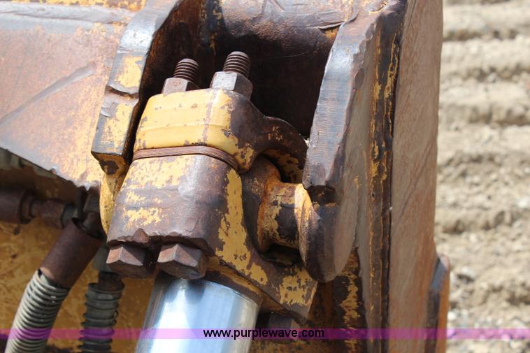 image for item H2724 1994 Caterpillar D6H LGP Series II dozer