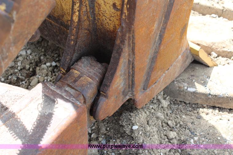 image for item H2724 1994 Caterpillar D6H LGP Series II dozer